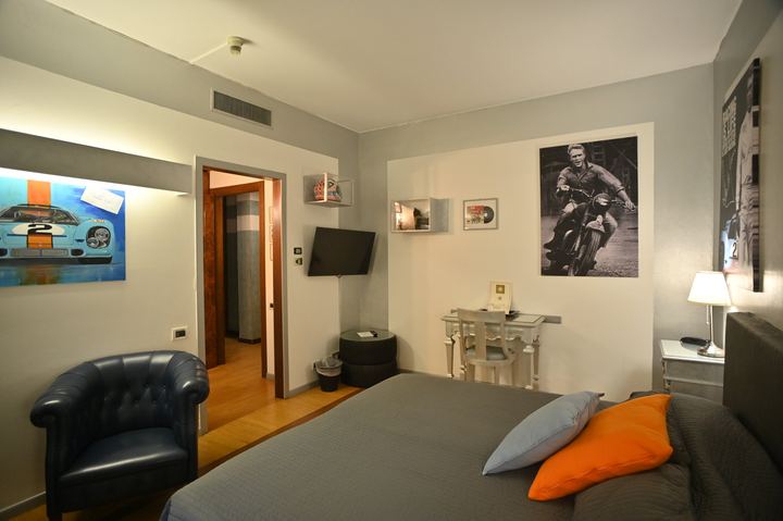Camera tema Motori Admiral Hotel Milano