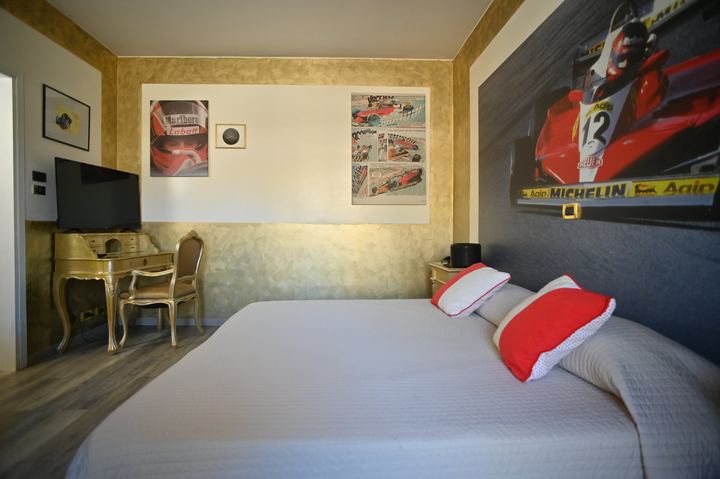 Camera tema Motori Admiral Hotel Milano