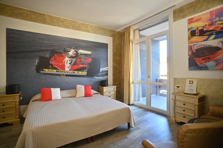 Camera tema Motori Admiral Hotel Milano